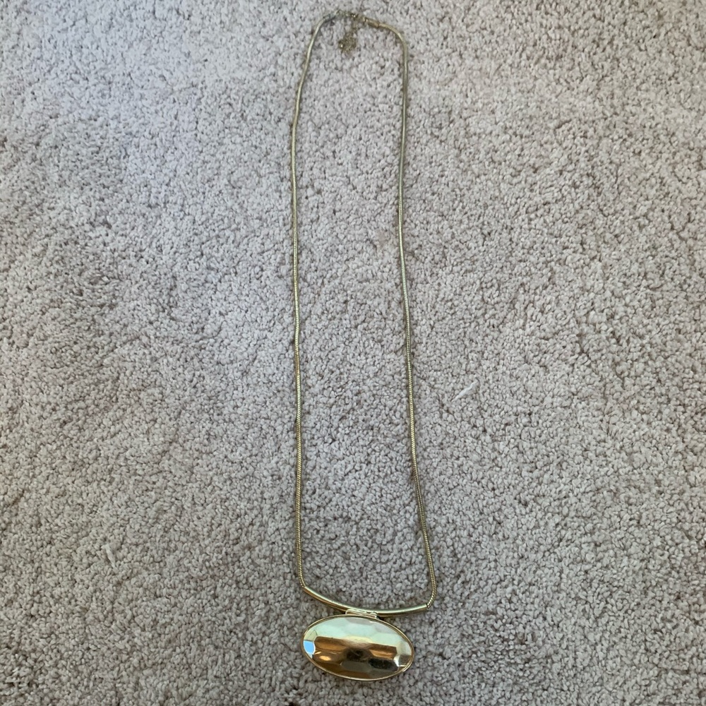 Gold pendant necklace